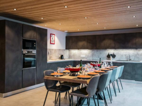 Chalet 6 pièces neuf, 12 pers, 3 sdb, parking, terrasse, proche remontées - FR-1-676-193